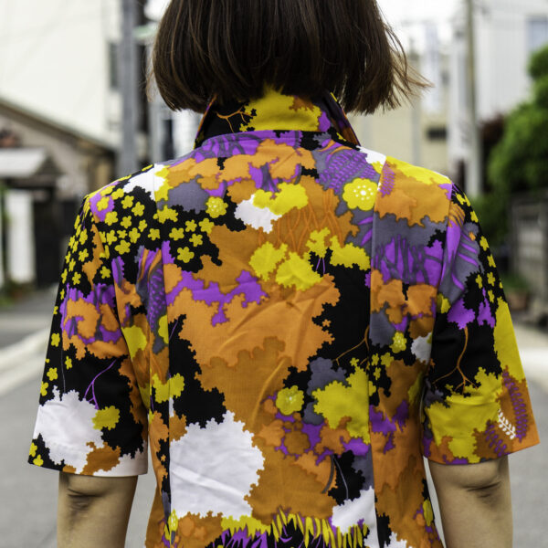 色彩の森前開きサイケデリック半袖ワンピース　背面　拡大